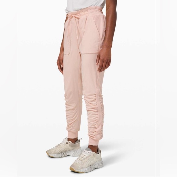 Lululemon Beyond the Studio Joggers 8 Feather Pink - Picture 2 of 11